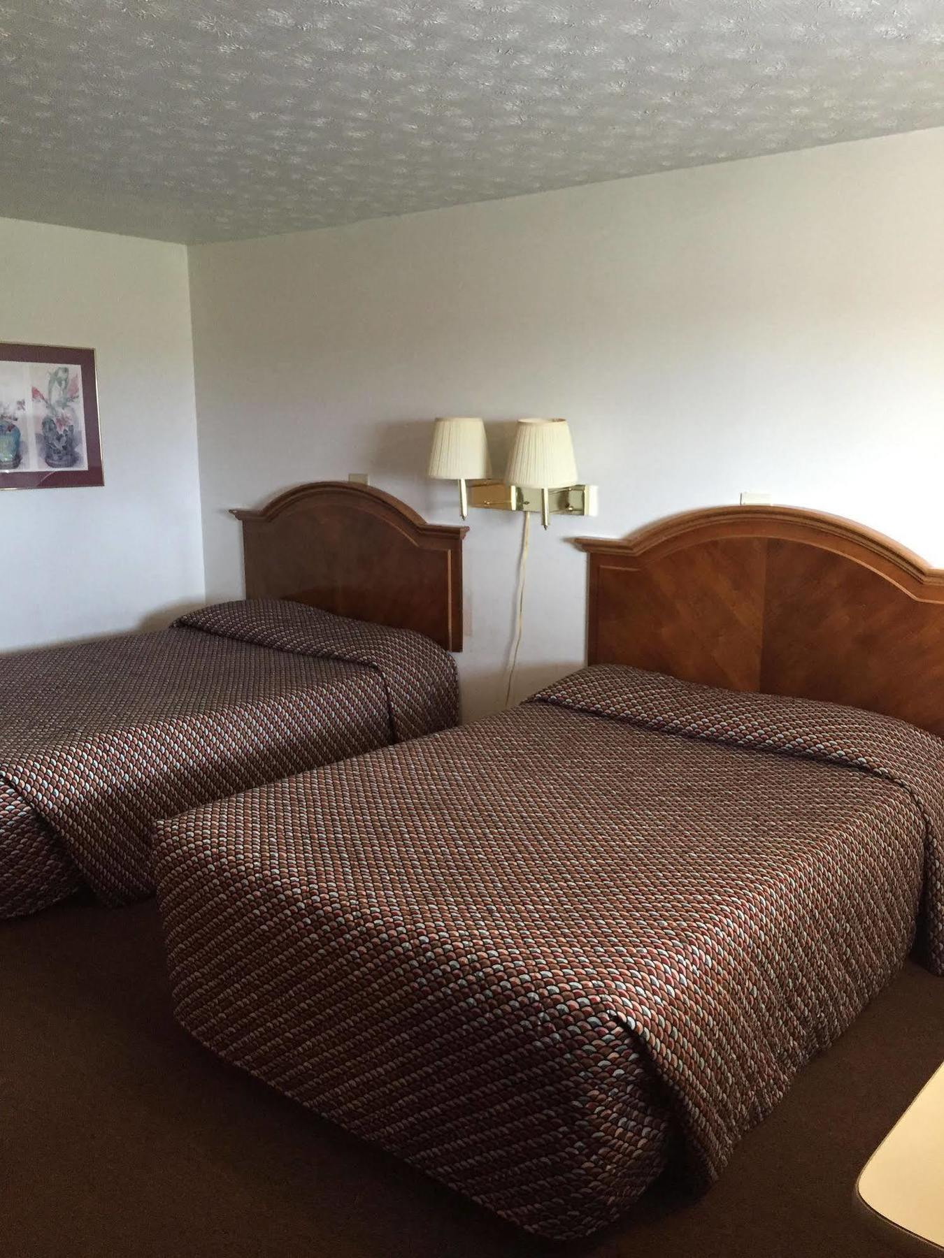 Vista Heights Inn Henrietta Bagian luar foto