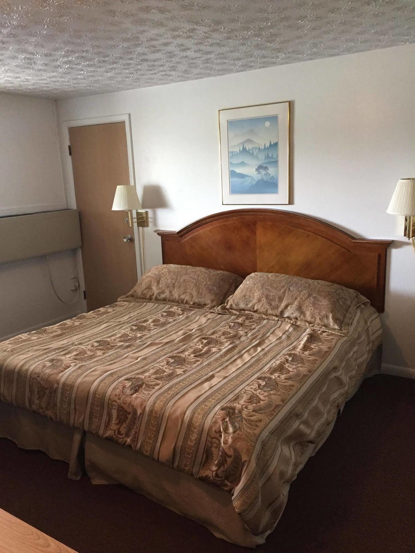 Vista Heights Inn Henrietta Bagian luar foto
