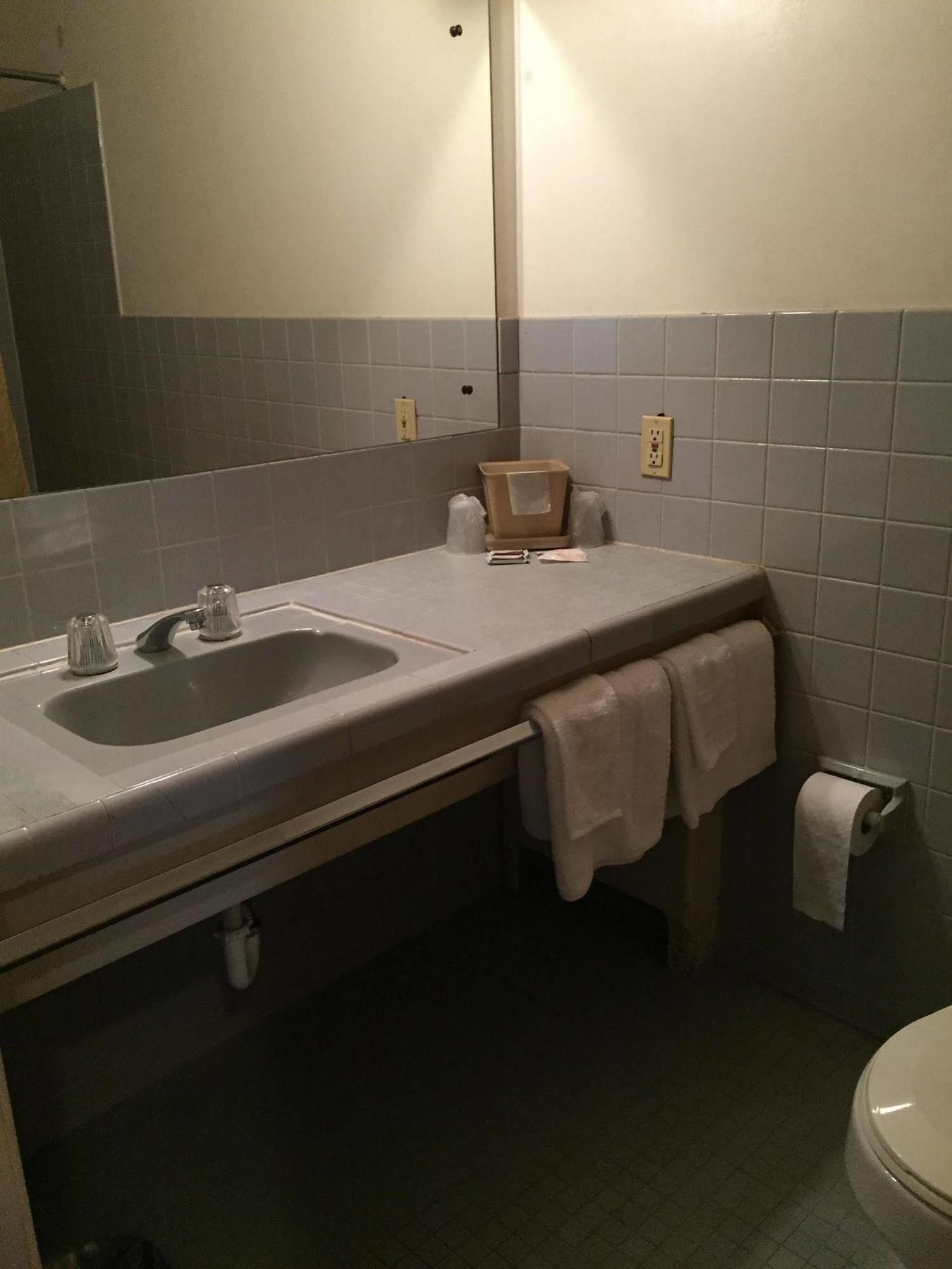 Vista Heights Inn Henrietta Bagian luar foto